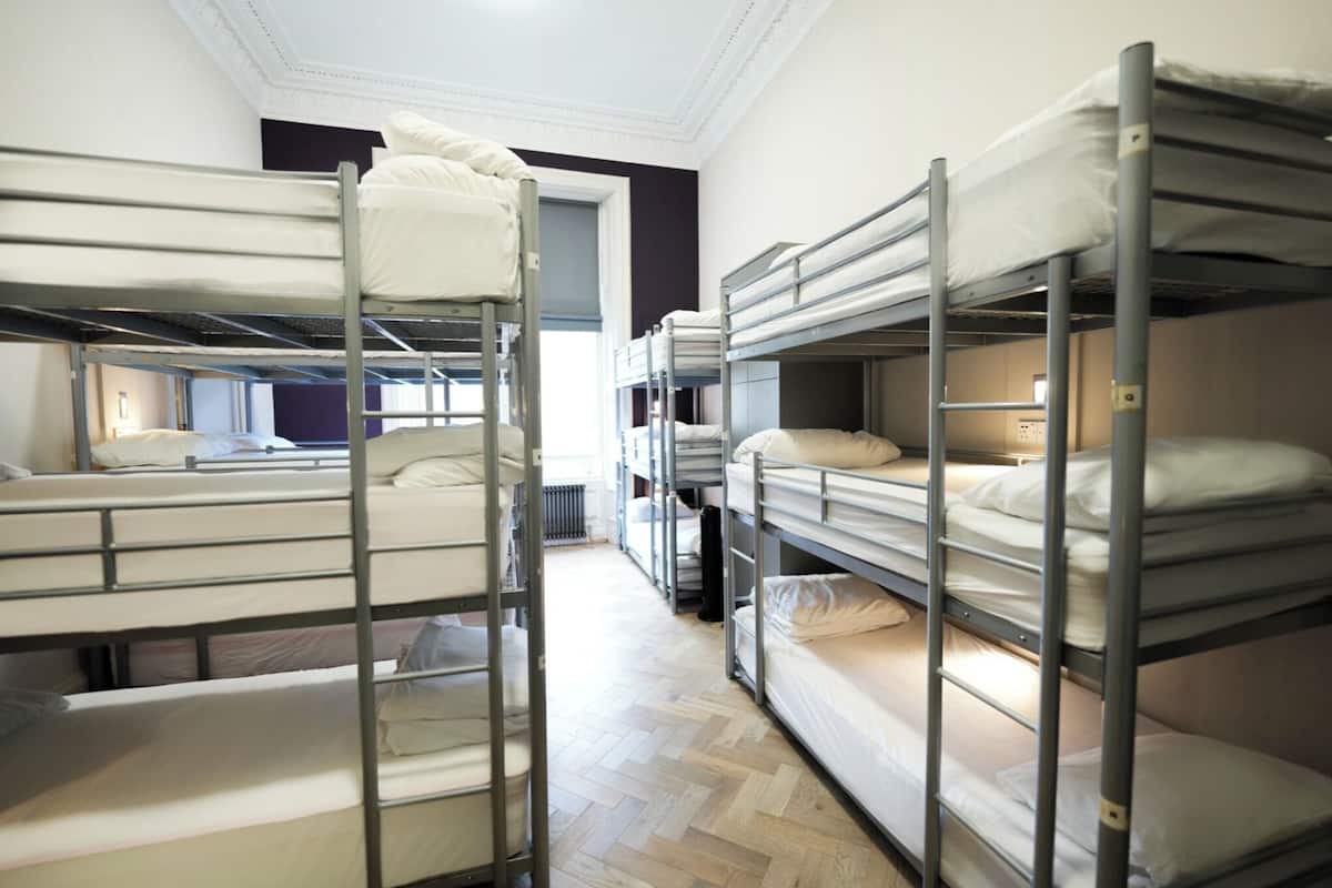 18 Bed Mixed Dorm with Shared Bathroom – Room 2