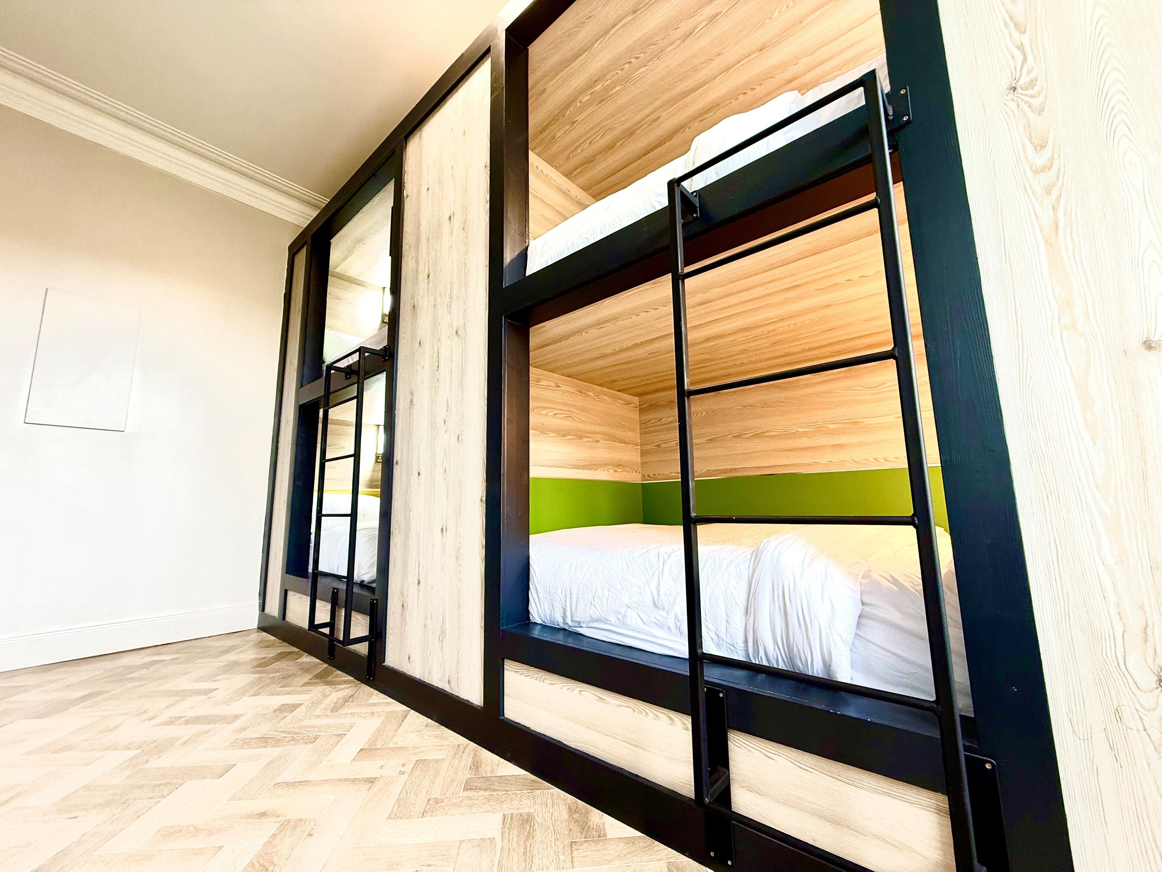 Pimennysverhot, silitysrauta/-lauta, ilmainen Wi-Fi, vuodevaatteet