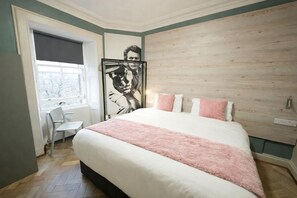 Blackout curtains, iron/ironing board, free WiFi, bed sheets - Revolver Edinburgh (Edinburgh)