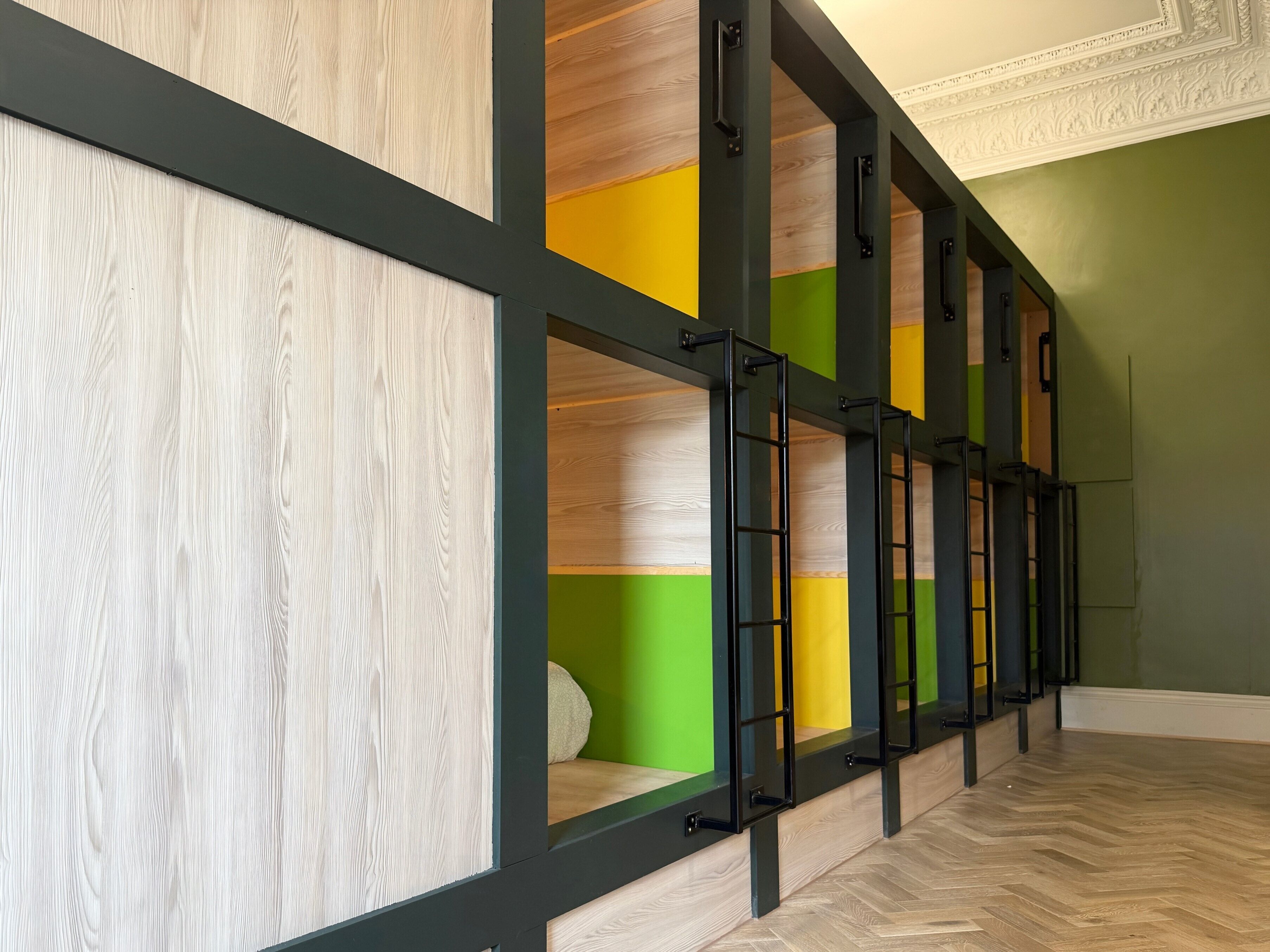 Cortinas blackout, tabla de planchar con plancha y wifi gratis 