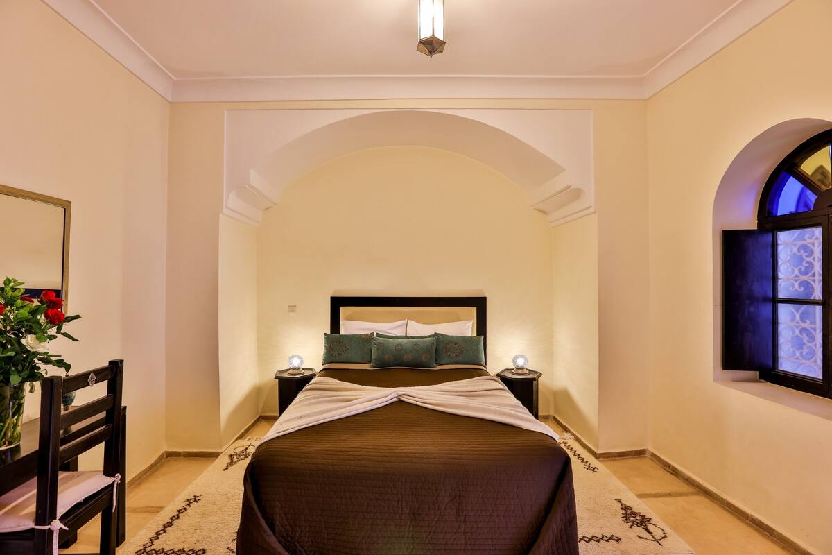 Kamar Double Superior | Bantalan ekstra lembut, meja kerja, dan setrika/meja setrika