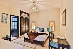 Deluxe Double Room | Pillowtop beds, desk, iron/ironing board, free cribs/infant beds - Riad Al Boraq (Marrakech)