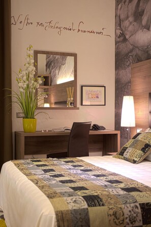 In-room safe, desk, blackout drapes, soundproofing - Hotel Marcantonio Rome (Rome)