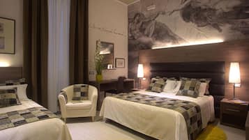 Suite, 2 Bäder | Zimmersafe, Schreibtisch, Verdunkelungsvorhänge, schallisolierte Zimmer