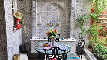 Breakfast, lunch, dinner served; Moroccan cuisine