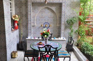 Outdoor dining - Dar Aliane (Fes)