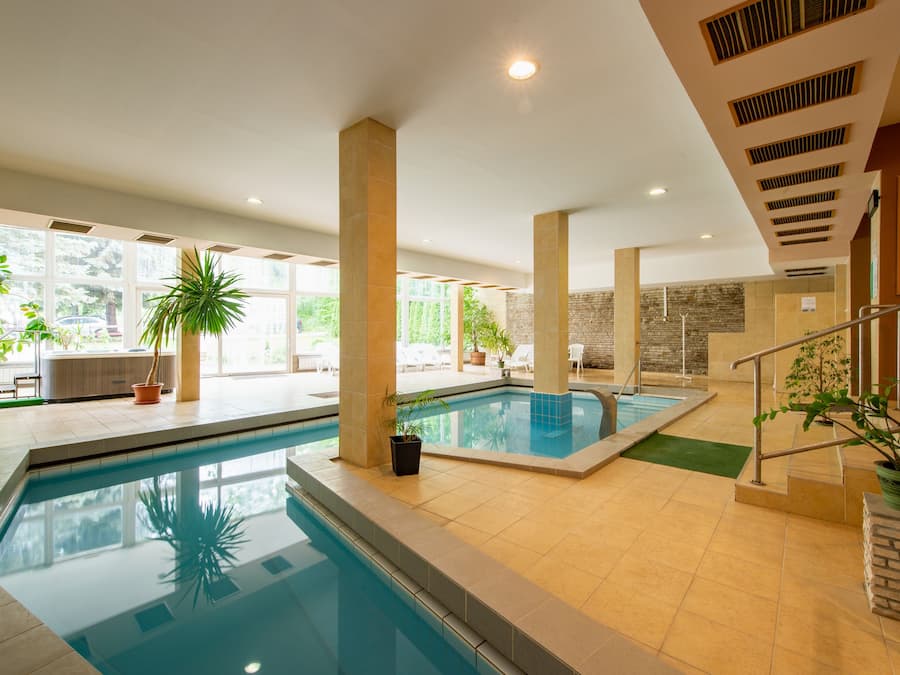 Indoor pool, sun loungers