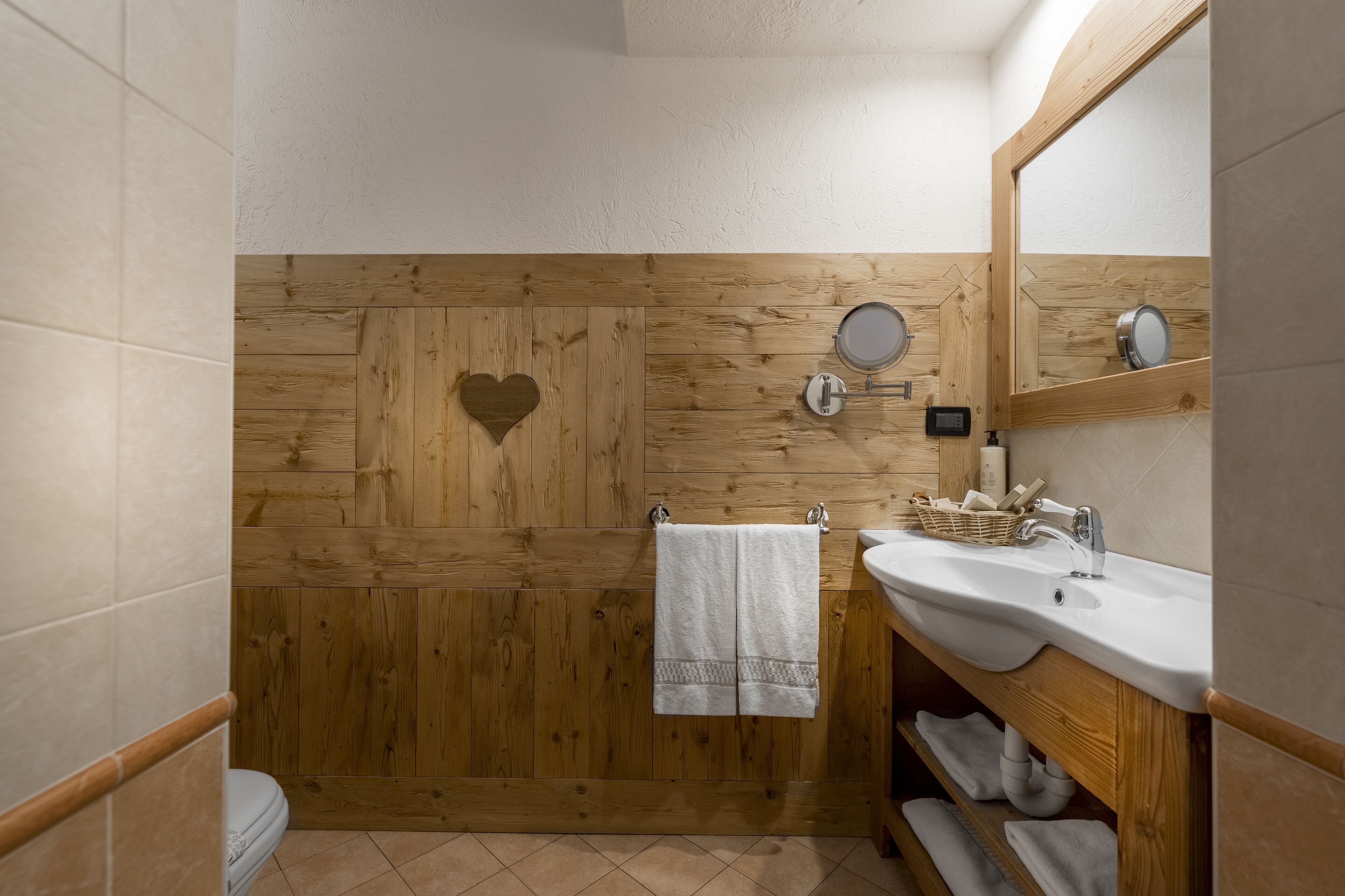 junior suite, balcony | hypo-allergenic bedding, down duvets, in-room safe