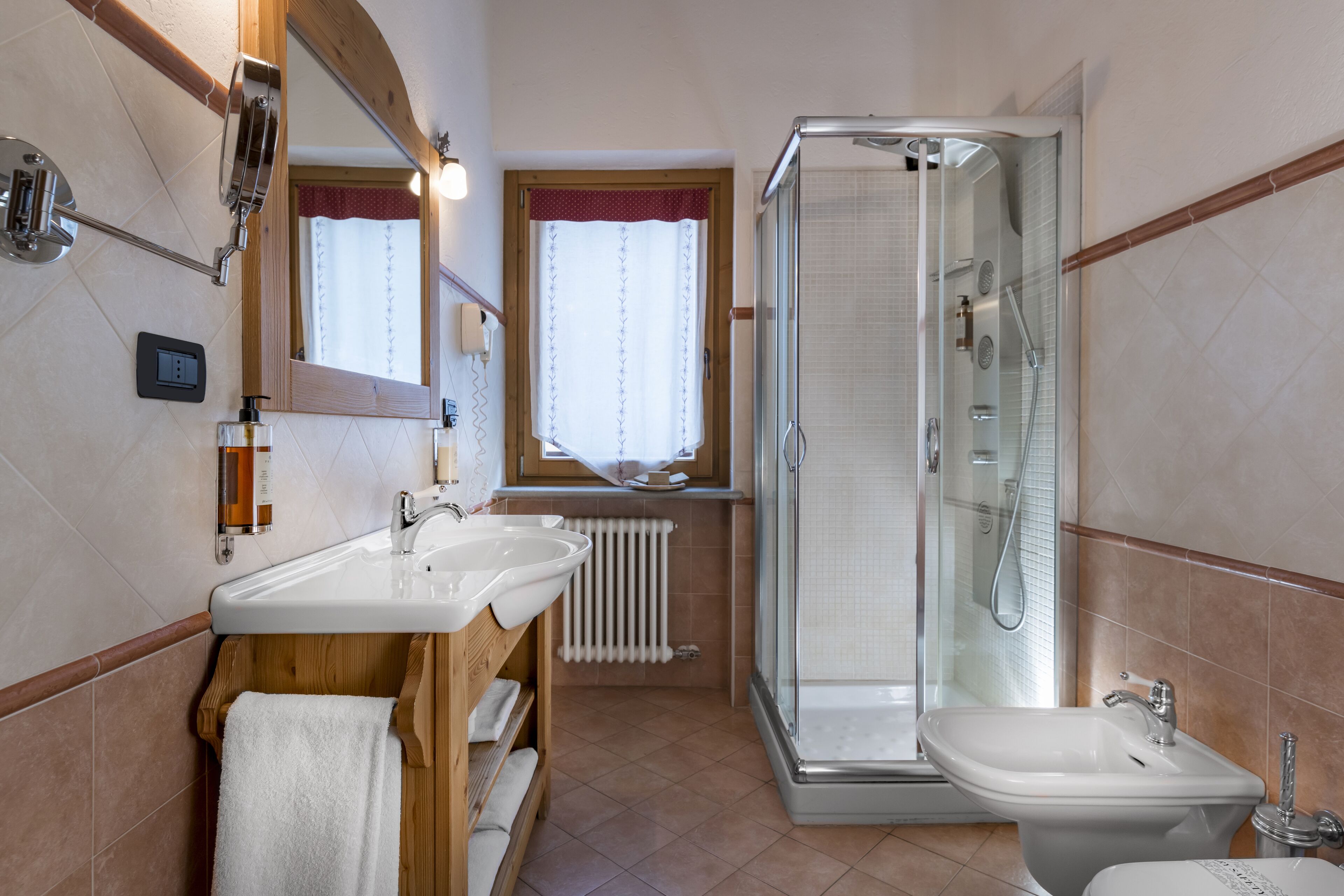 standard double or twin room, balcony | bathroom | free toiletries, hair dryer, bidet, towels