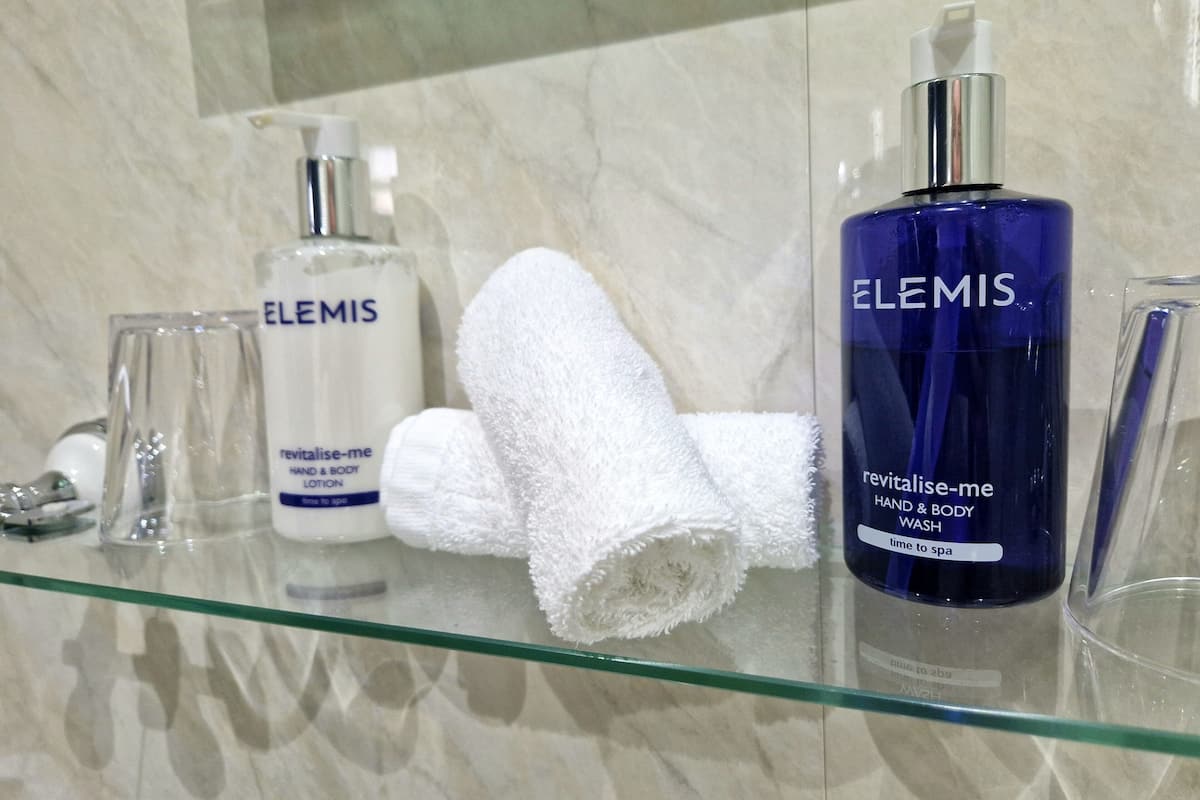 Kostenlose Toilettenartikel, Haartrockner, Handtücher, Seife