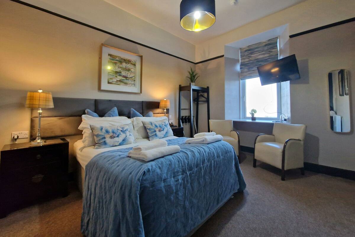 Classic Double Room | Hypo-allergenic bedding available, desk, travel crib, WiFi (free)