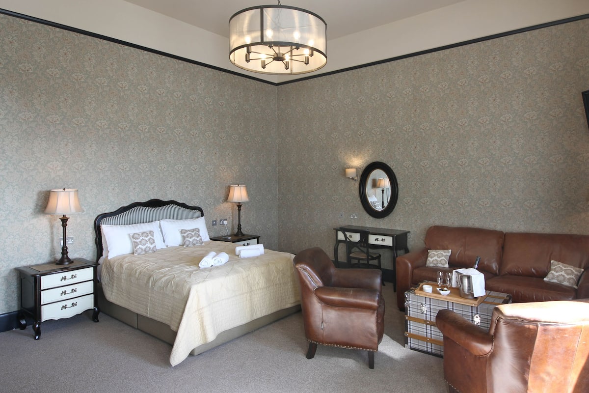 Superior Suite, 1 King Bed, Sea View