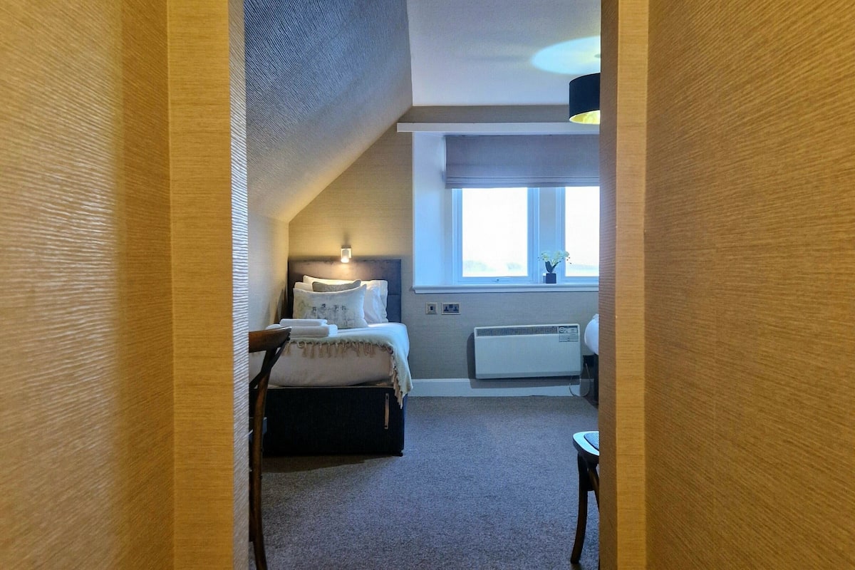 Classic-Dreibettzimmer | 1 Schlafzimmer, Allergikerbettwaren, individuell eingerichtet