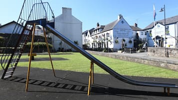 Children’s play area – outdoor