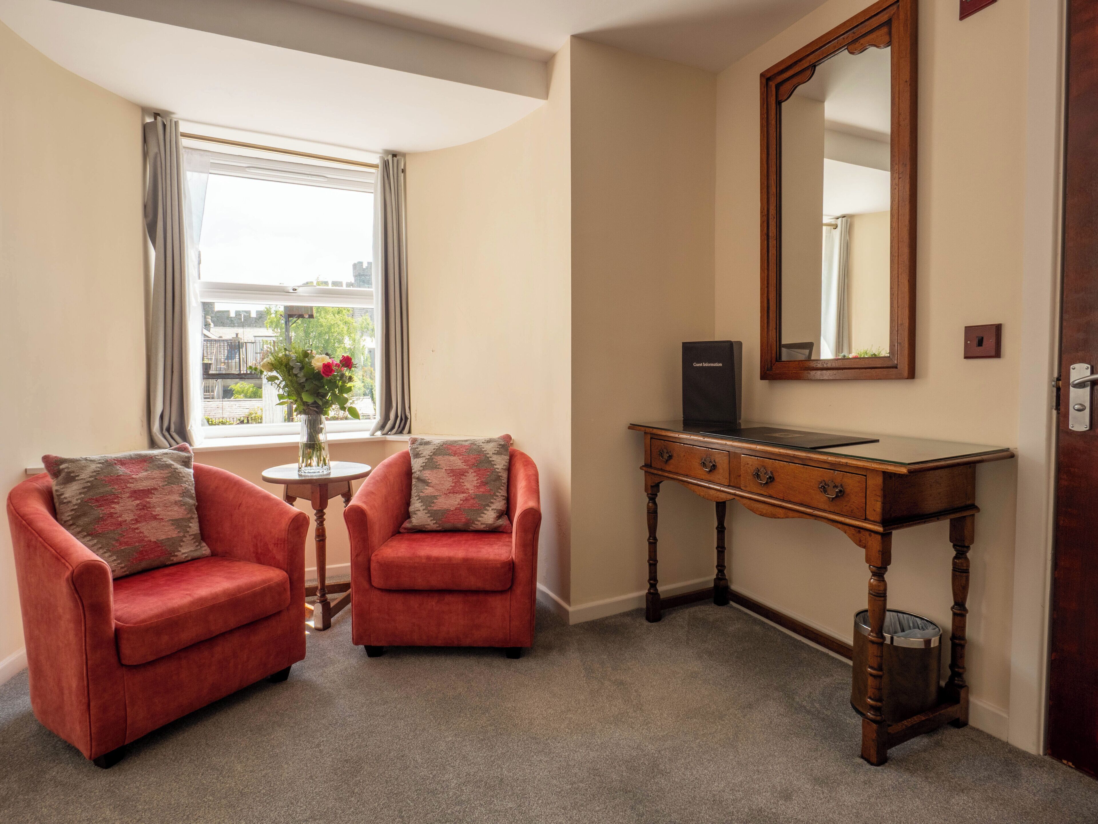 Ty Dre Suite Double | Premium bedding, individually decorated, individually furnished, desk