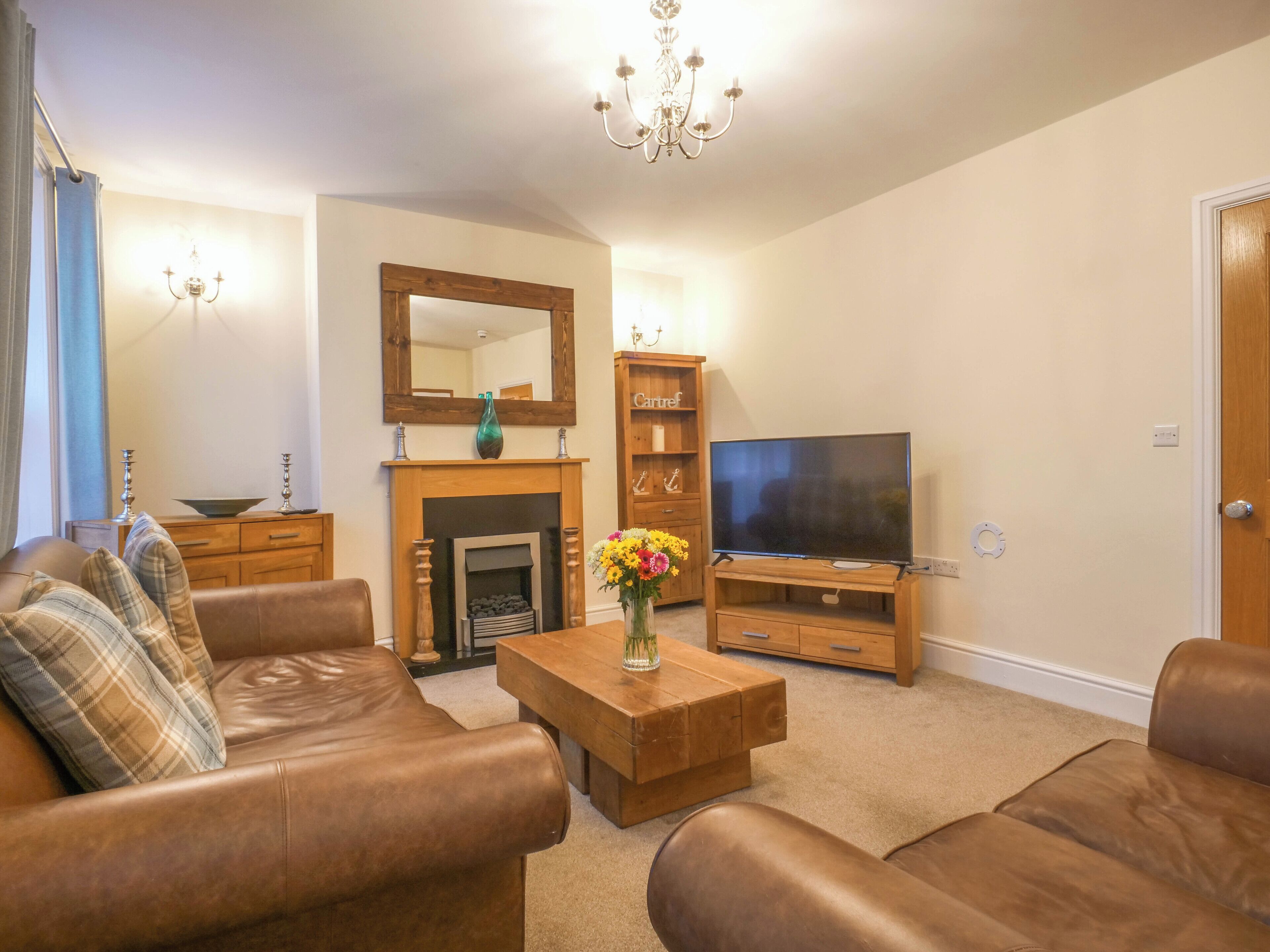 Ty Dre House 2 Double beds | Living area | 46-inch LED TV with digital channels, TV