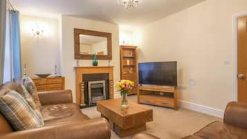 Ty Dre House 2 Double beds | Living area | 46-inch LED TV with digital channels, TV