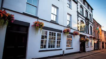 Premium bedding, individually decorated, individually furnished, desk