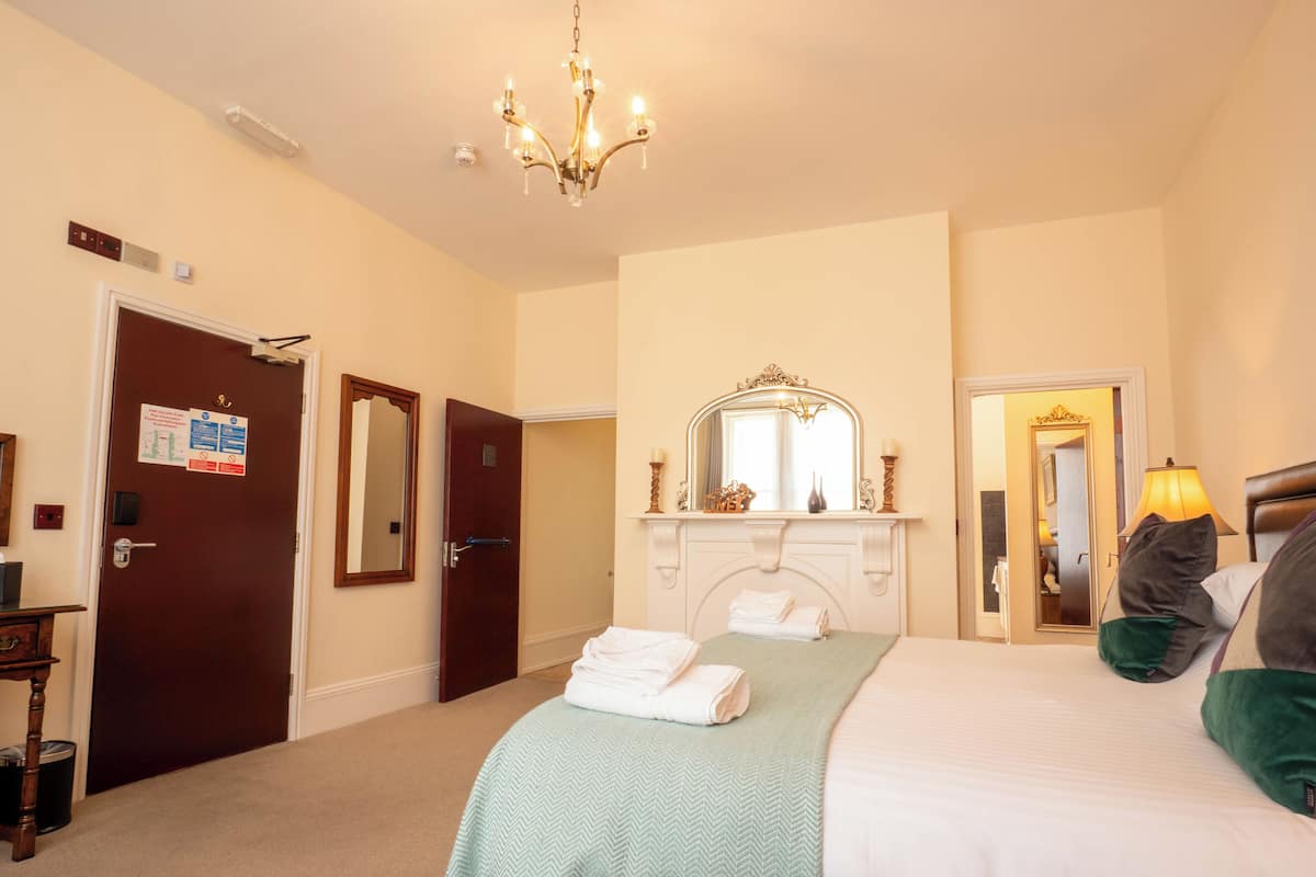 Black Jacks Easy Access Suite Double