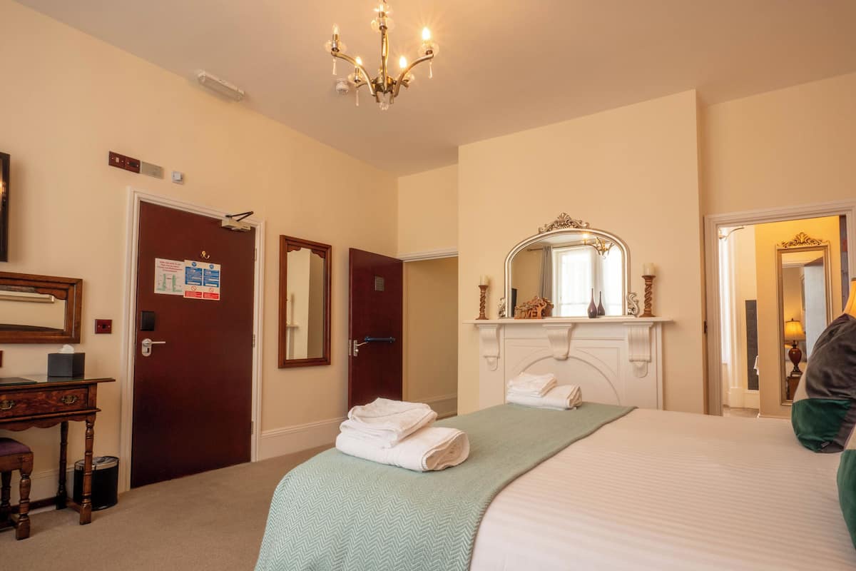 Black Jacks Easy Access Suite Double