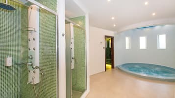 Sauna, vasca idromassaggio, trattamenti per il corpo