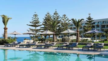 من حمّامات السباحة المغطاة، 2 من حمّامات السباحة الخارجية