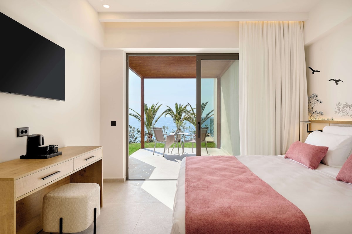 1 bedroom, minibar, individually decorated, individually furnished