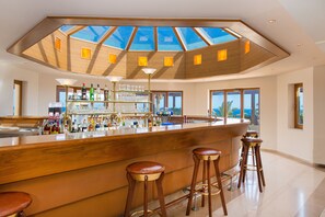 8 bares o lounges, bar junto a la alberca