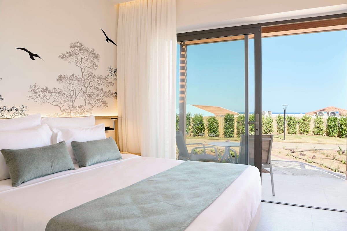 1 bedroom, minibar, individually decorated, individually furnished