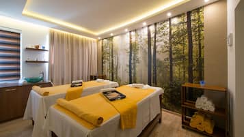 Sauna seca, banheira de hidromassagem, tratamentos corporais