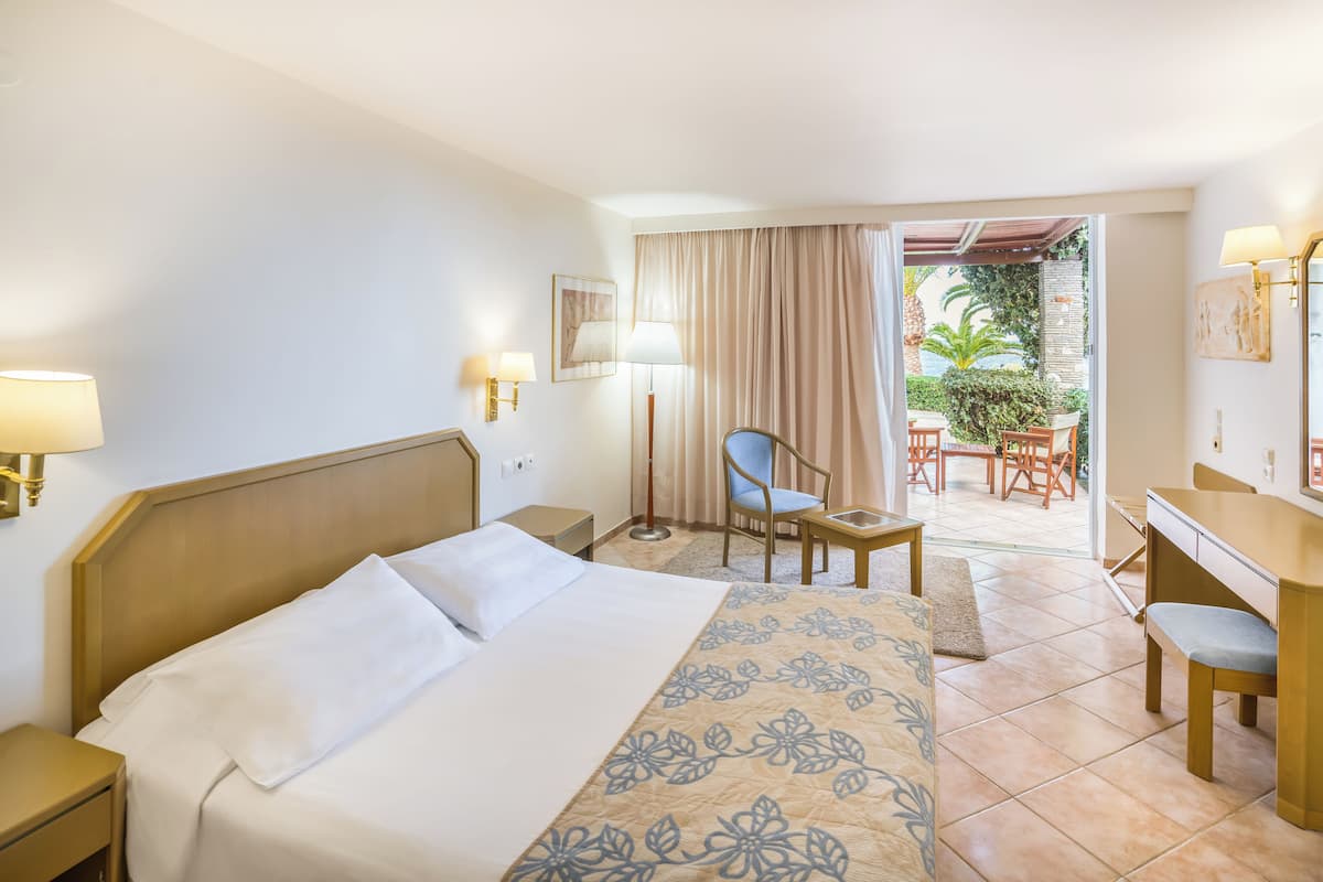 Bungalow (Waterfront) | 1 bedroom, individually decorated, individually furnished, desk