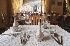 Al fresco dining  - Hotel Firenze (Brenzone sul Garda)