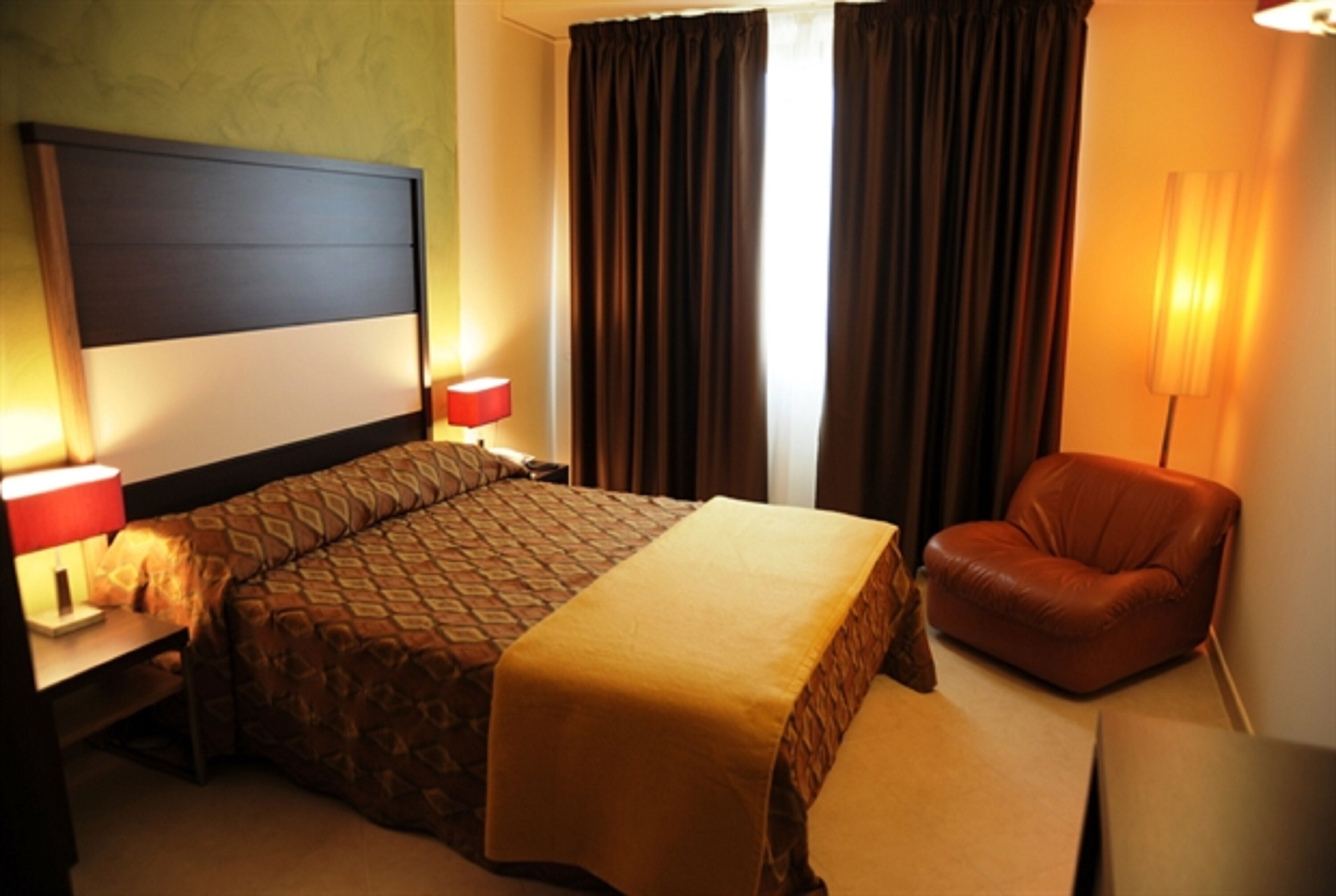 minibar, in-room safe, individually furnished, desk