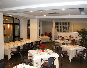 Breakfast, lunch served; Mediterranean cuisine, al fresco dining 