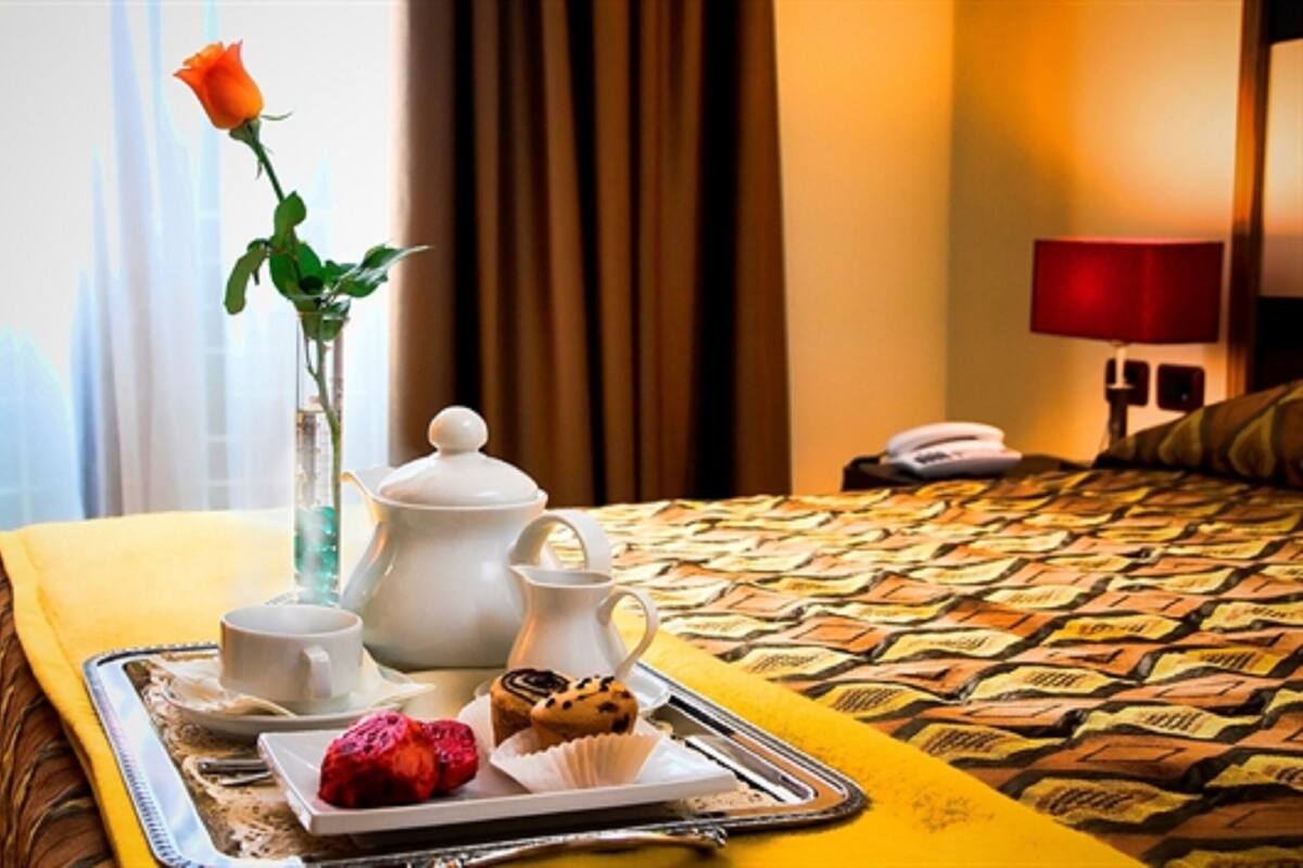 Minibar, coffres-forts dans les chambres, bureau, Wi-Fi gratuit