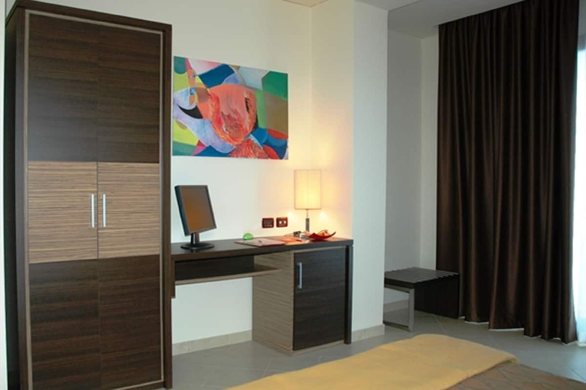 minibar, in-room safe, individually furnished, desk