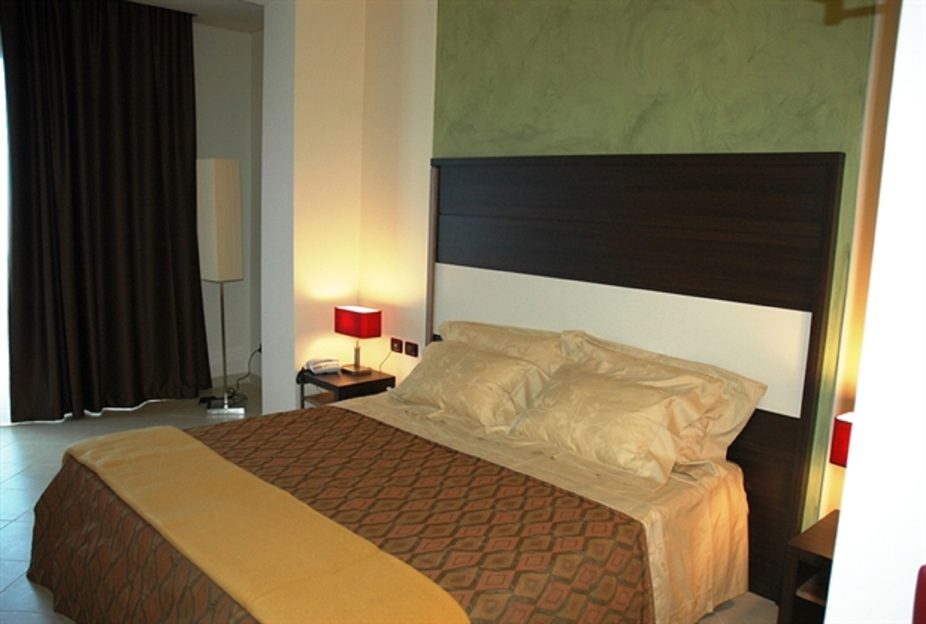 minibar, in-room safe, individually furnished, desk