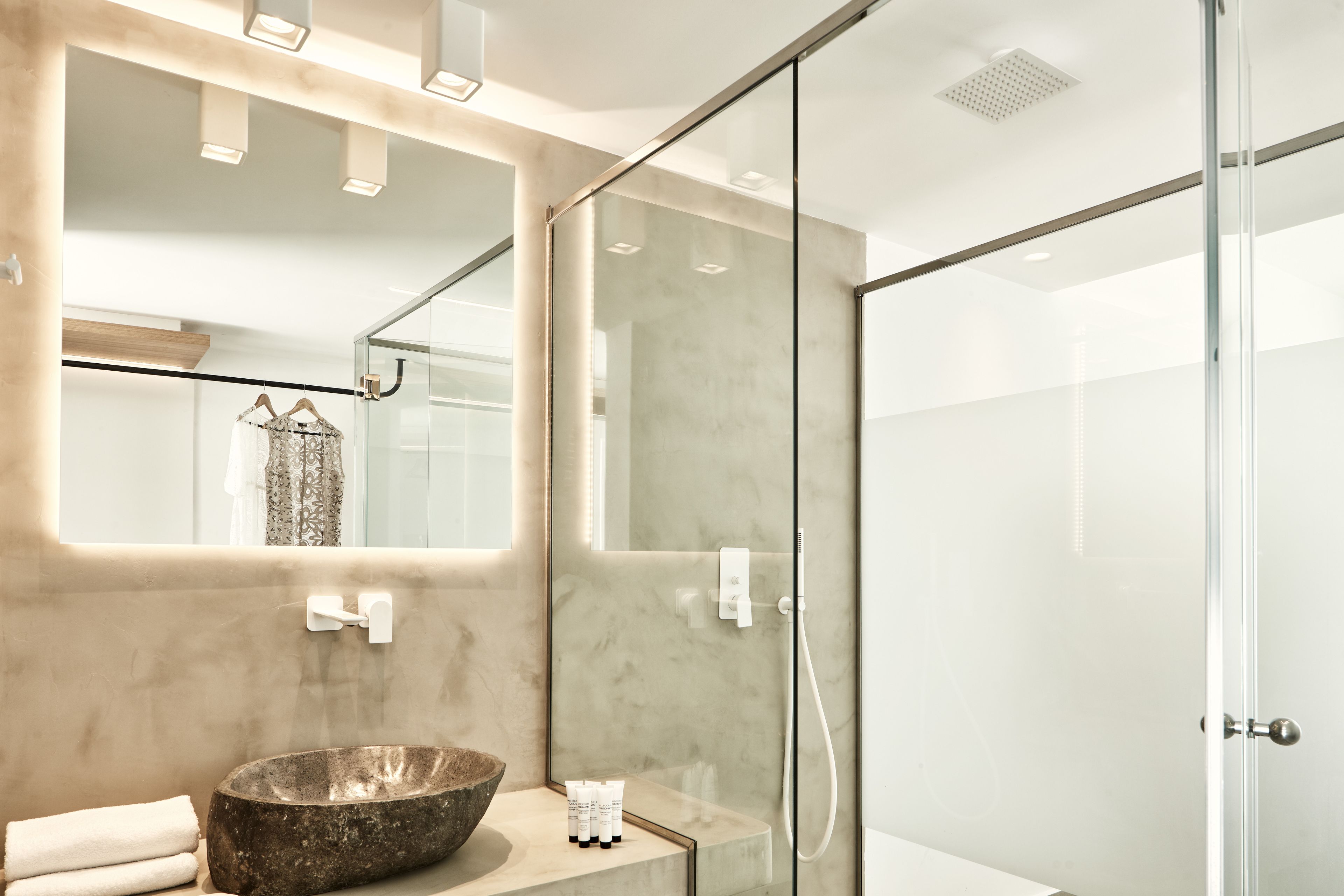 superior room, sea view | bathroom | hair dryer, towels