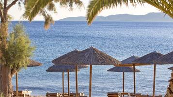 Pengeskab på værelset, mørklægningsgardiner, lydisolering, sengetøj