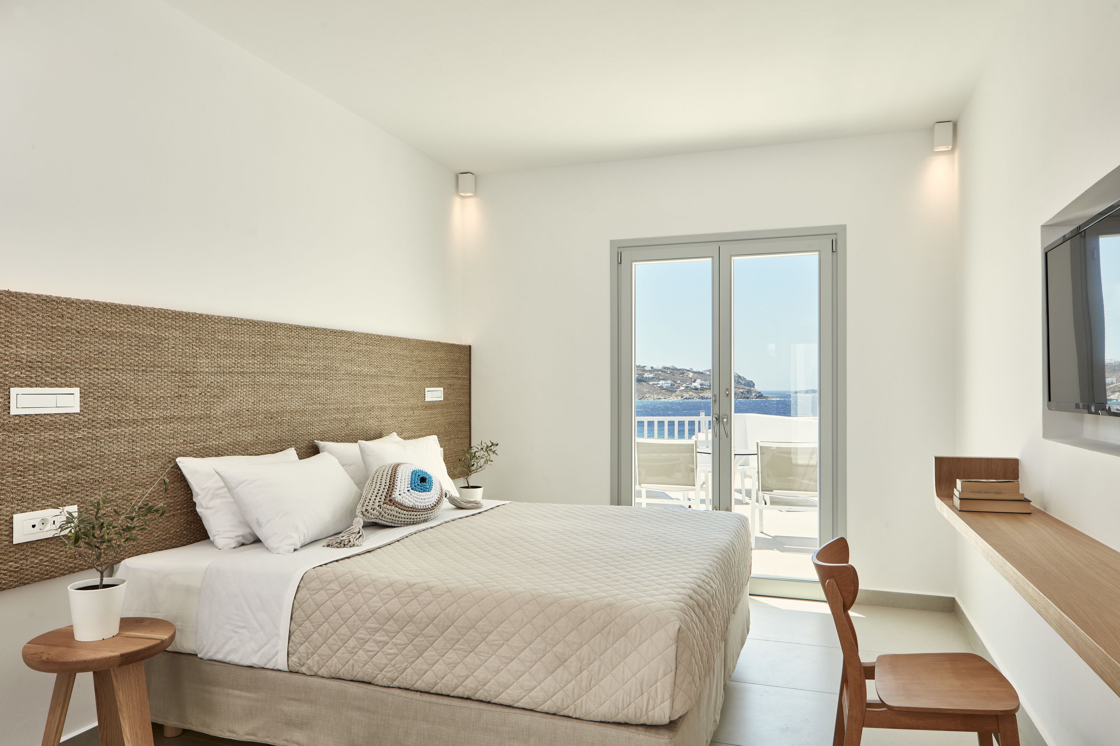 superior room, sea view | in-room safe, blackout curtains, soundproofing, bed sheets