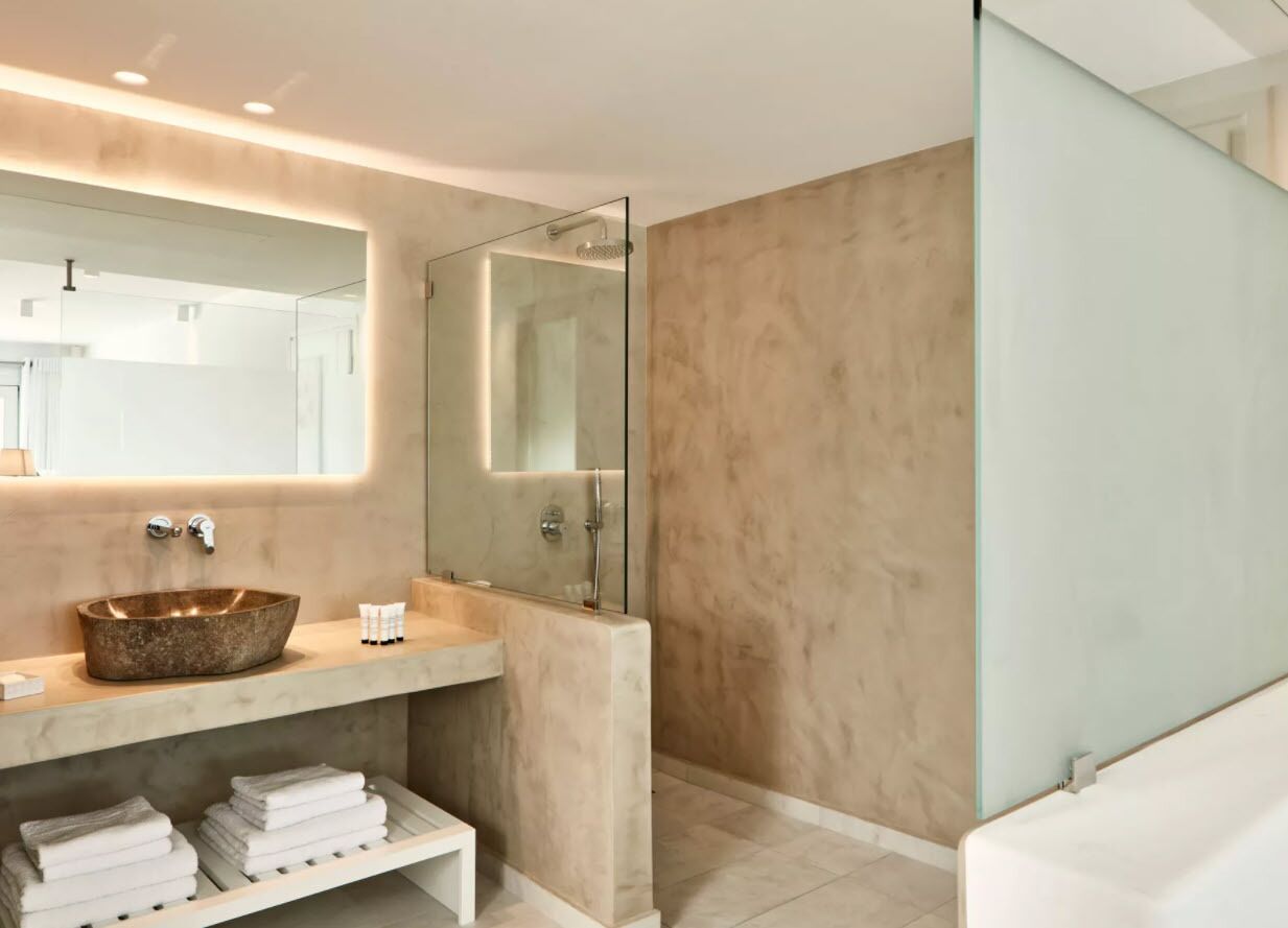 suite, jetted tub (outdoor) | bathroom | hair dryer, towels
