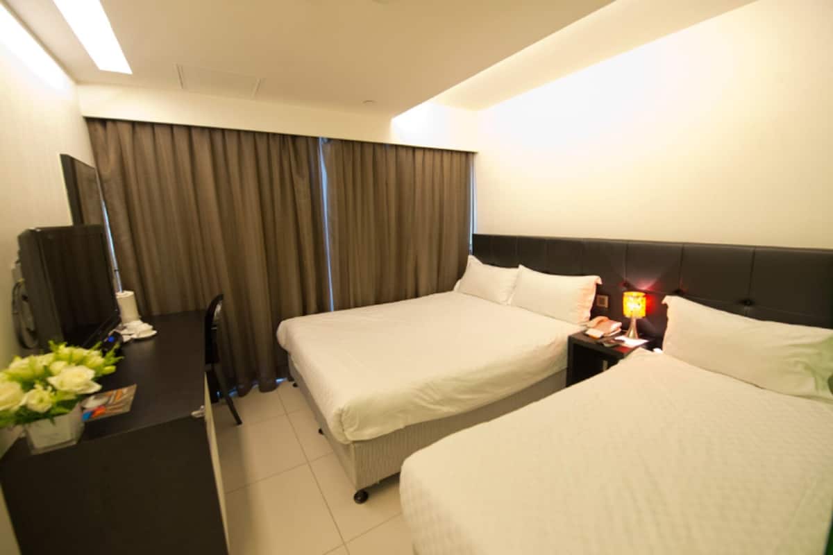 Minibar, coffres-forts dans les chambres, bureau, chambres insonorisées