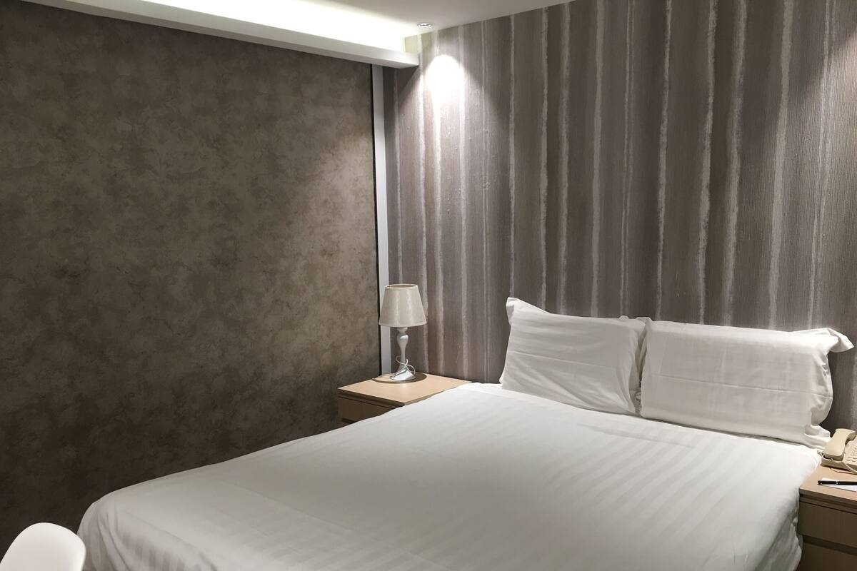 Minibar, coffres-forts dans les chambres, bureau, chambres insonorisées