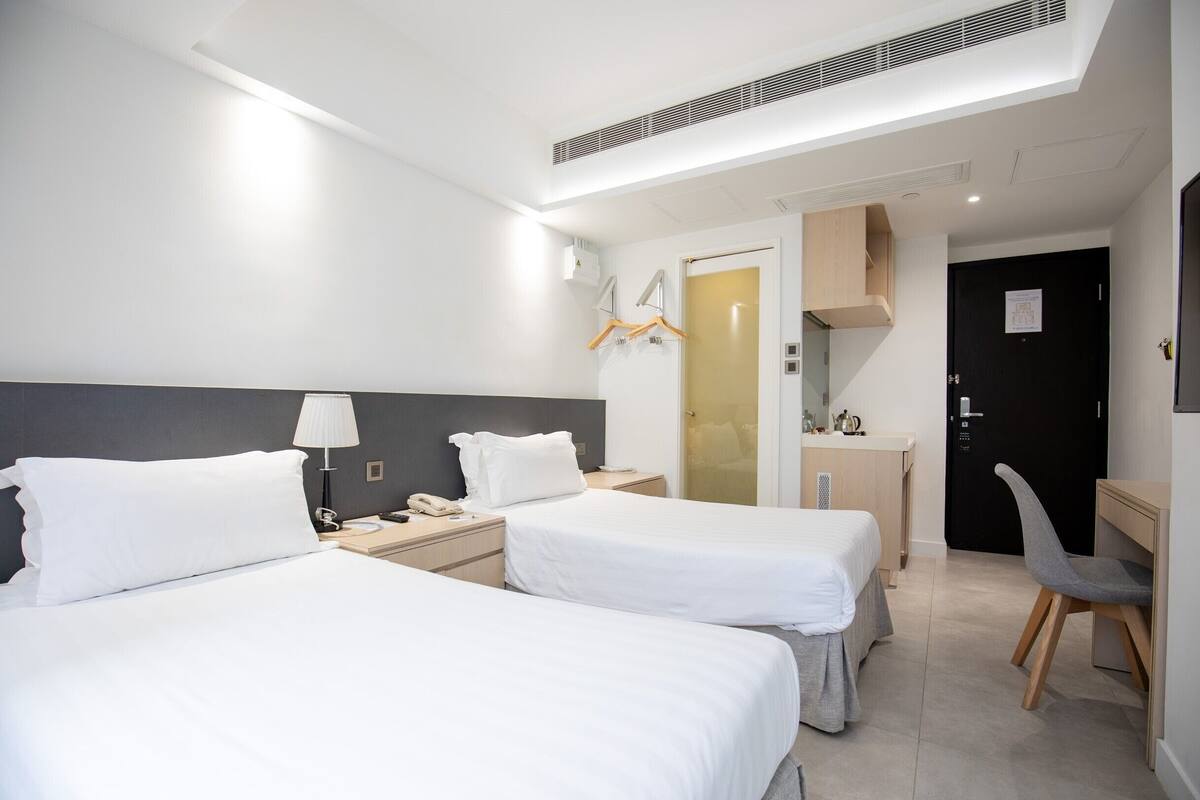 Minibar, coffres-forts dans les chambres, bureau, chambres insonorisées