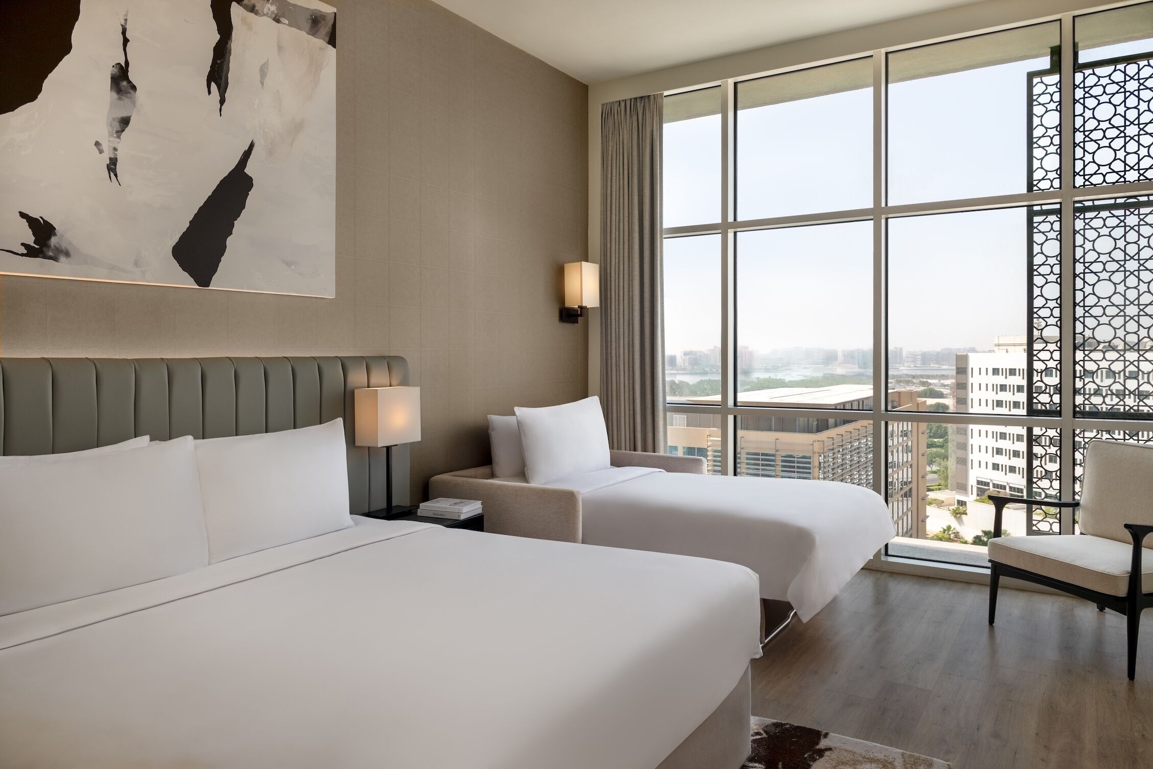 华丽客房, 1 张特大床 (Plaza View) | 羽绒被、客房内保险箱、遮光窗帘、隔音