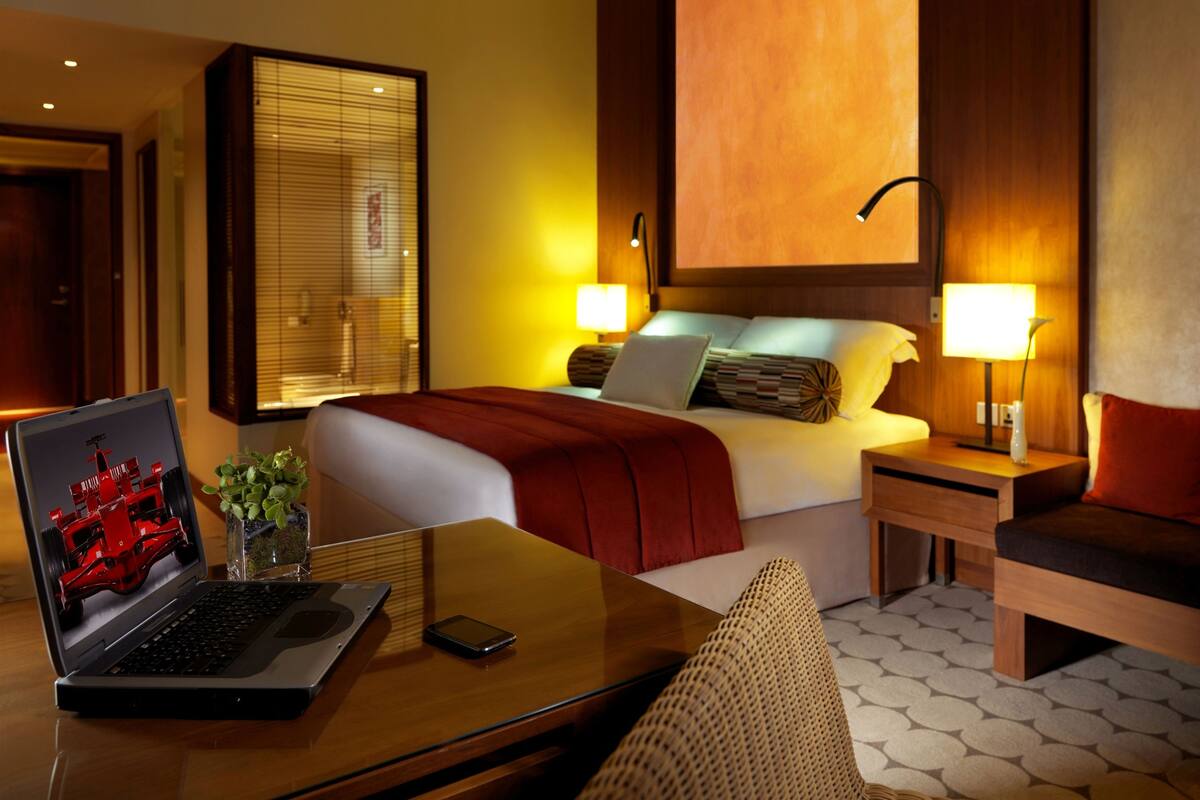 1 bedroom, down duvets, in-room safe, blackout curtains