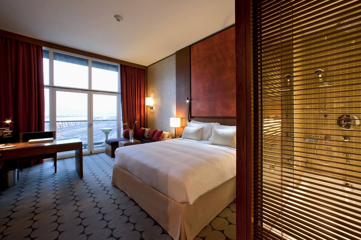 classic room, 1 king bed | 1 bedroom, down duvets, in-room safe, blackout curtains