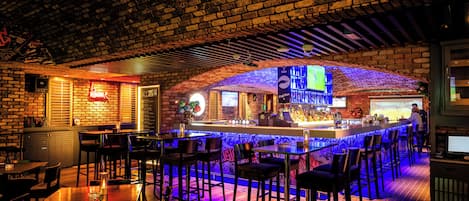 Garden views, serves lunch, dinner, and happy hour