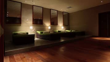 Couples treatment room(s), sauna, steam room, body treatments