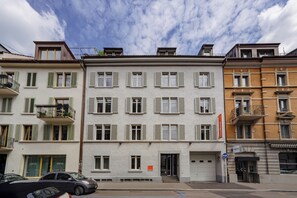 Exterior - easyHotel Zürich City Centre (Zürich)